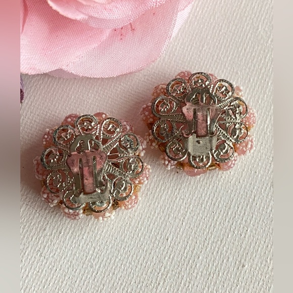 VINTAGE Japan  Sugar Beaded Clip On Earrings - Picture 4 of 5